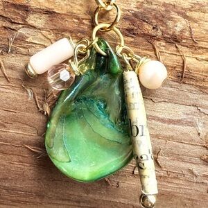 Alquimia Green and Cream Necklace with Elegant Design
